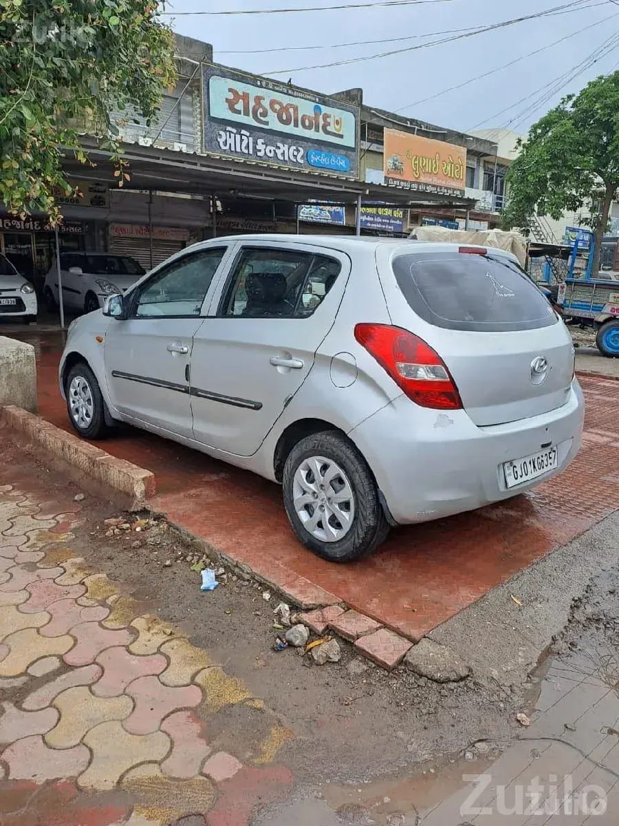 Hyundai i20 Silver Petrol Family Car - Cars - Upleta - Image 3