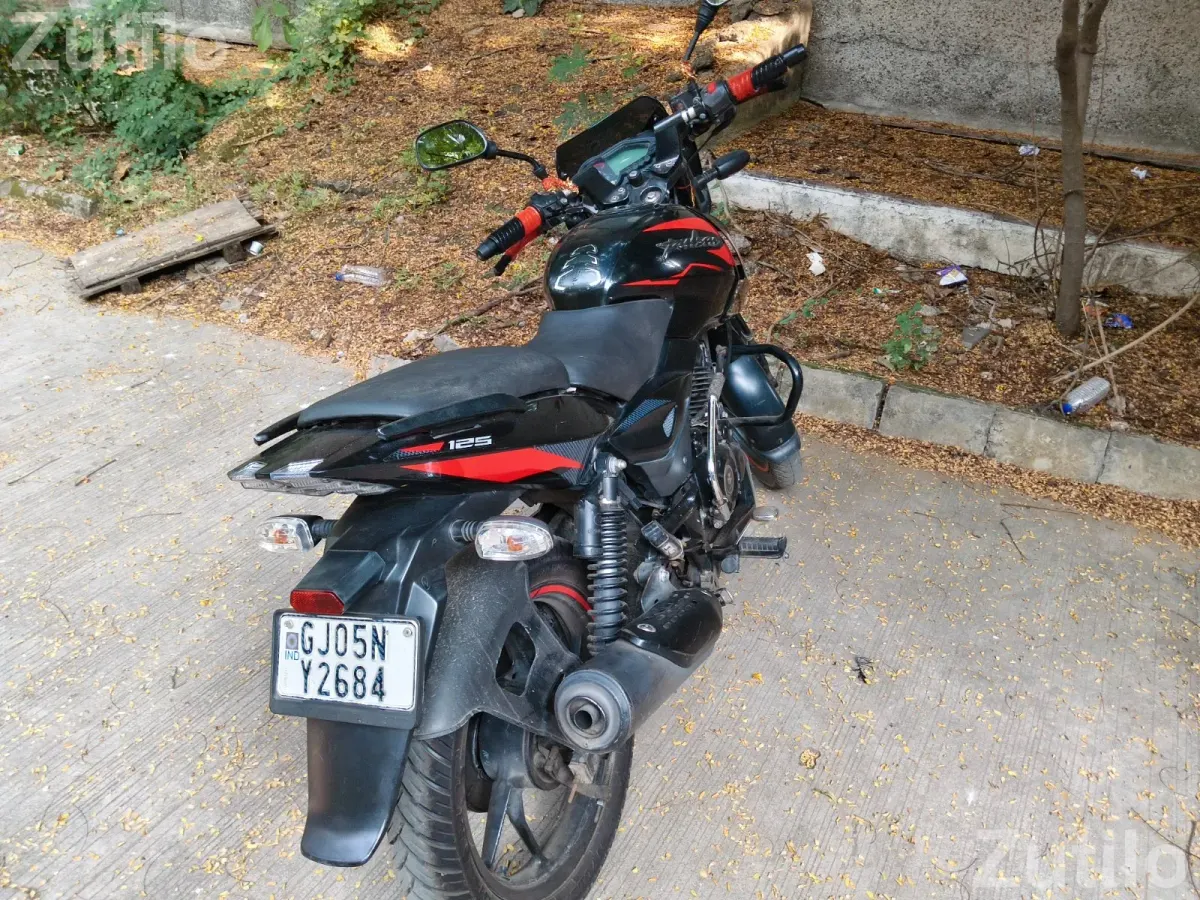 Pulsar 125 BS6 top model carbon edition - Bikes - Udhna - Image 4