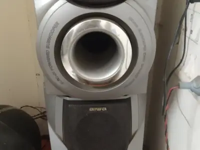 Maine new speaker Liya Hai LG ka isliye do sub woofer bechne ke liye dale h Maine new speaker Liya Hai LG ka isliye do sub woofer bechne ke liye dale h