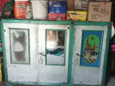 Steel Tijori Storage Cupboard in Good Condition Steel Tijori Storage Cupboard in Good Condition