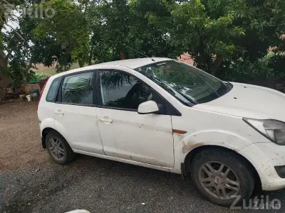 Ford Figo 2012 White Hatchback, 2 Owners