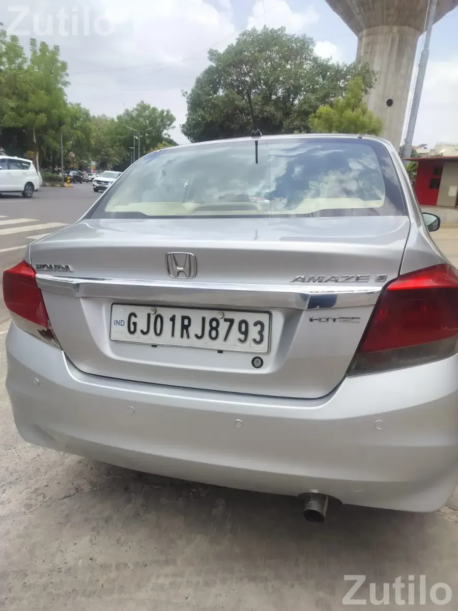 Honda Amaze i-DTEC (2015) – Manual (Diesel) | Silver - Cars - Ahmedabad City - Image 4