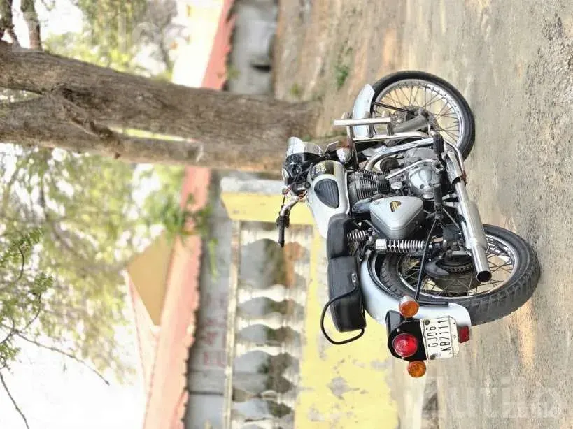 Royal Enfield 2016 Model Motorcycle - બાઇક્સ - વડોદરા શહેર - Image 2