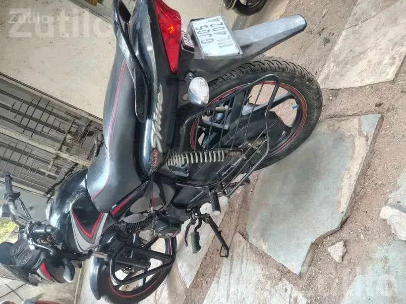 Honda Shine 2012 Bike 30000 km - બાઇક્સ - સુરત શહેર - Image 5