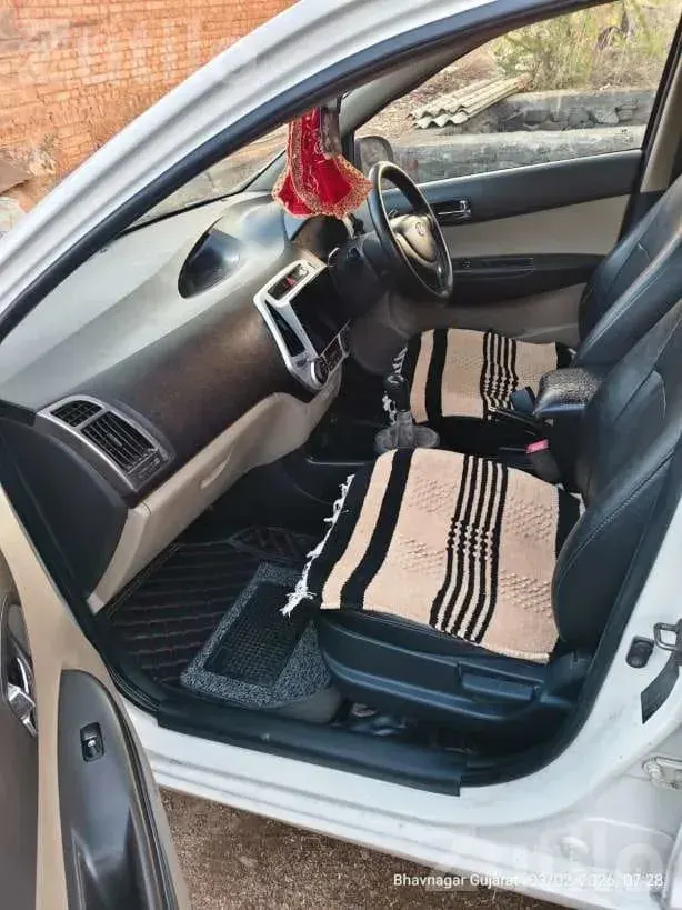 Hyundai i20 2012 White Hatchback - કાર - જુનાગઢ - Image 3