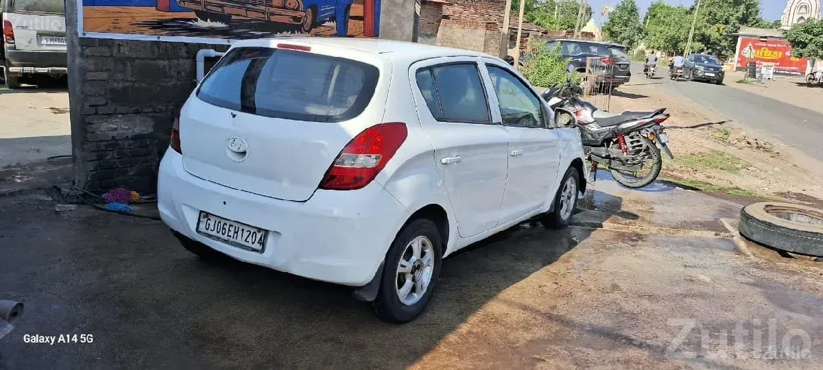 Hyundai i20 2011 White Diesel for Sale - Cars - Kutiyana - Image 5