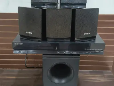 Sony DVD Player with 5 Soni speakers and 1 soni hooper Sony DVD Player with 5 Soni speakers and 1 soni hooper