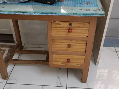 I want sell woodan table I want sell woodan table