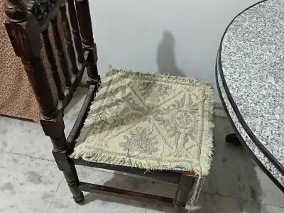 જૂનું ડાઇનિંગ ટેબલ જૂનું ડાઇનિંગ ટેબલ