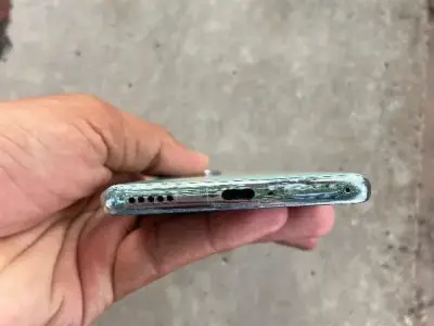 Used Smartphone with Type‑C Port Used Smartphone with Type‑C Port