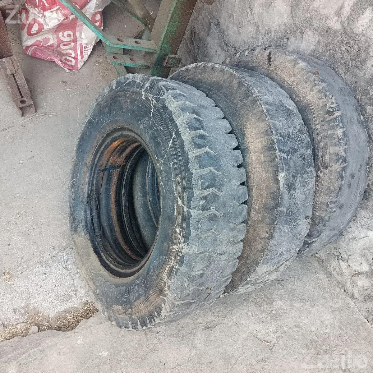 7.50-16 Tyres Set for Vehicle - ઓટો પાર્ટ્સ - પોરબંદર - Image 2
