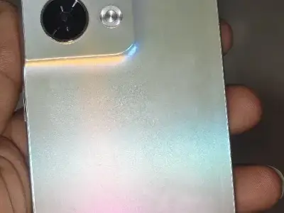 Oppo Reno 8 5G Shimmering Gold Back Oppo Reno 8 5G Shimmering Gold Back