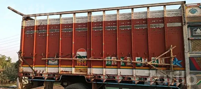 2010 Goods Truck with Running Insurance - ટ્રક અને લોરી - સાંતલપુર - Image 4