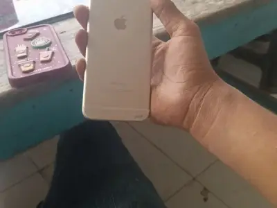 Apple iPhone 6 Gold Smartphone Apple iPhone 6 Gold Smartphone