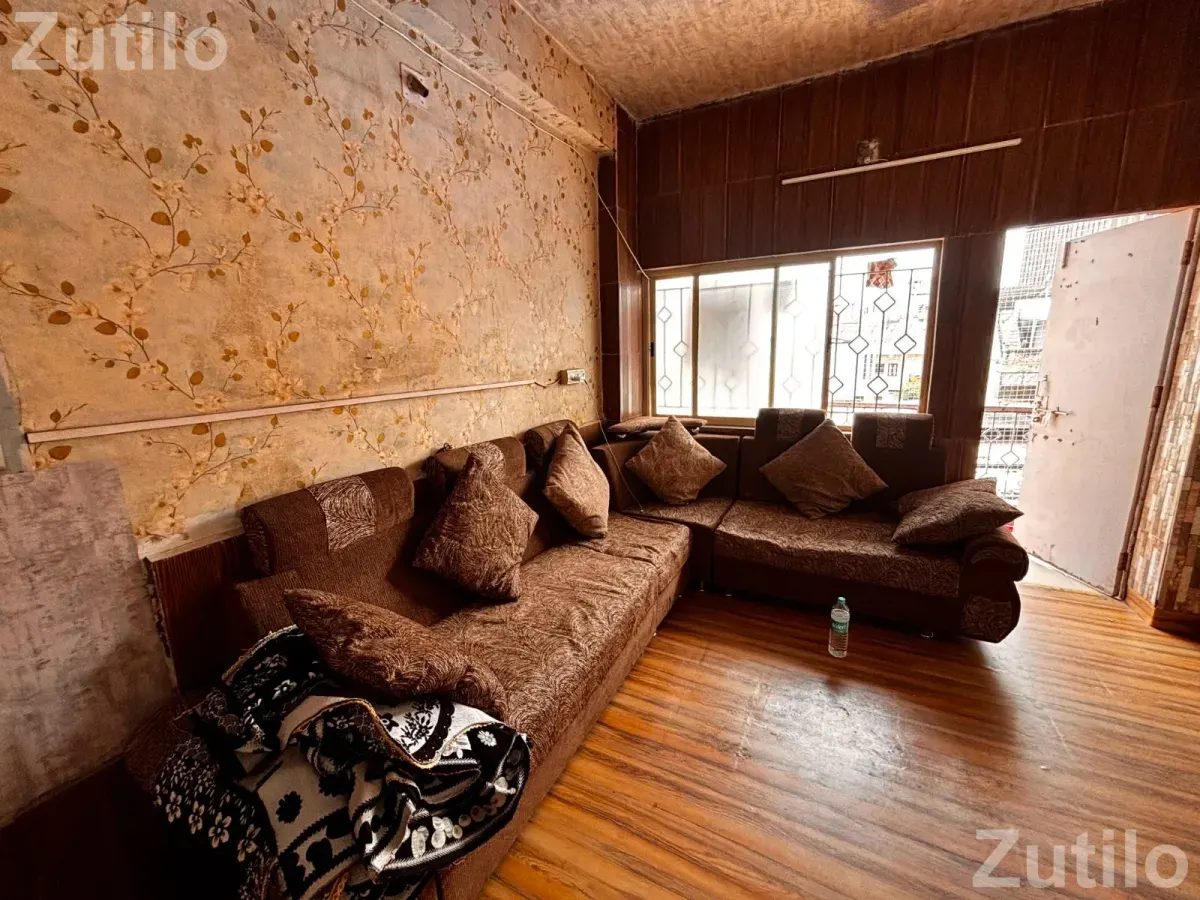 L shaped Sofa with pillows, Brown - સોફા સેટ અને કાઉચ - અમદાવાદ શહેર - Image 2
