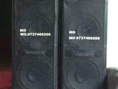 Used Sound System with 2 Speakers and Amplifier Used Sound System with 2 Speakers and Amplifier