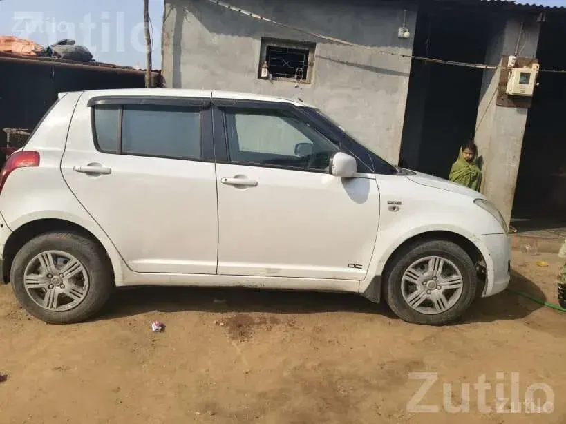 2010 Maruti Suzuki Swift White Hatchback - Cars - Nadiad - Image 3