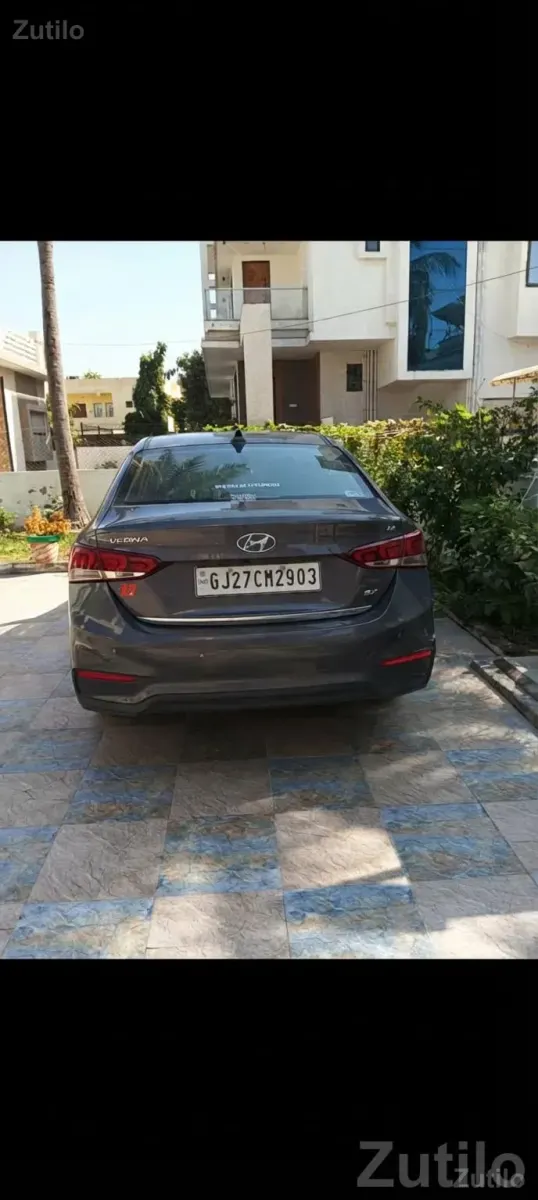 Hyundai Verna Petrol Top Model Sedan - કાર - અમદાવાદ શહેર - Image 2