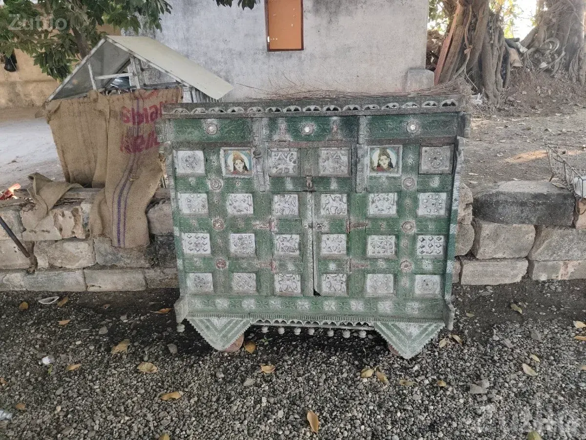 Traditional Wooden Storage Chest - કબાટ અને સ્ટોરેજ - ભાણવ - Image 2