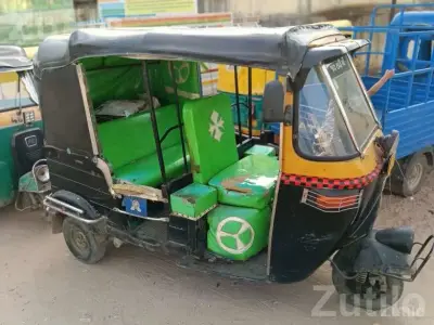 2010 Auto Rickshaw with New Tyres 2010 Auto Rickshaw with New Tyres
