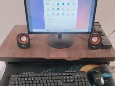 Full Desktop PC Set with Monitor & Webcam Full Desktop PC Set with Monitor & Webcam