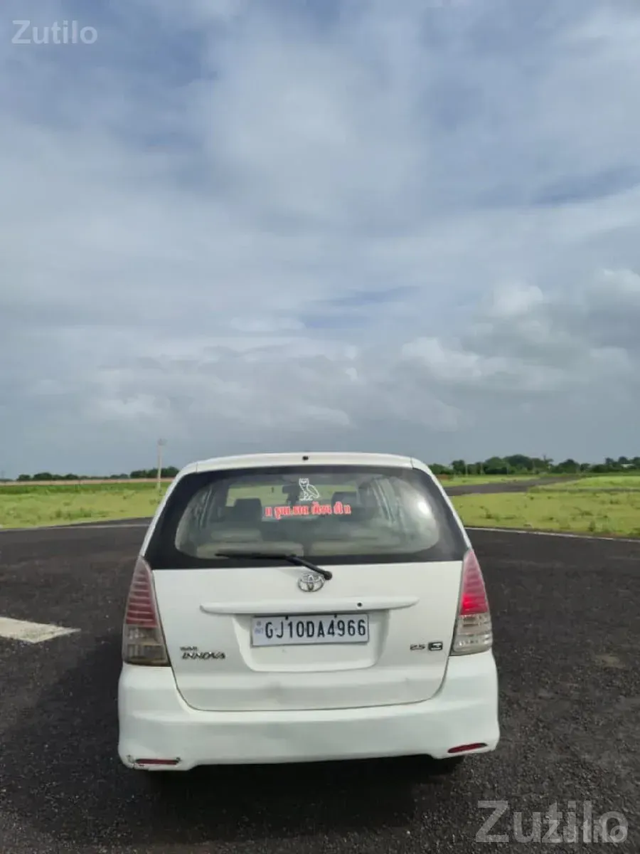 Toyota Innova White MPV - કાર - જસદણ - Image 3
