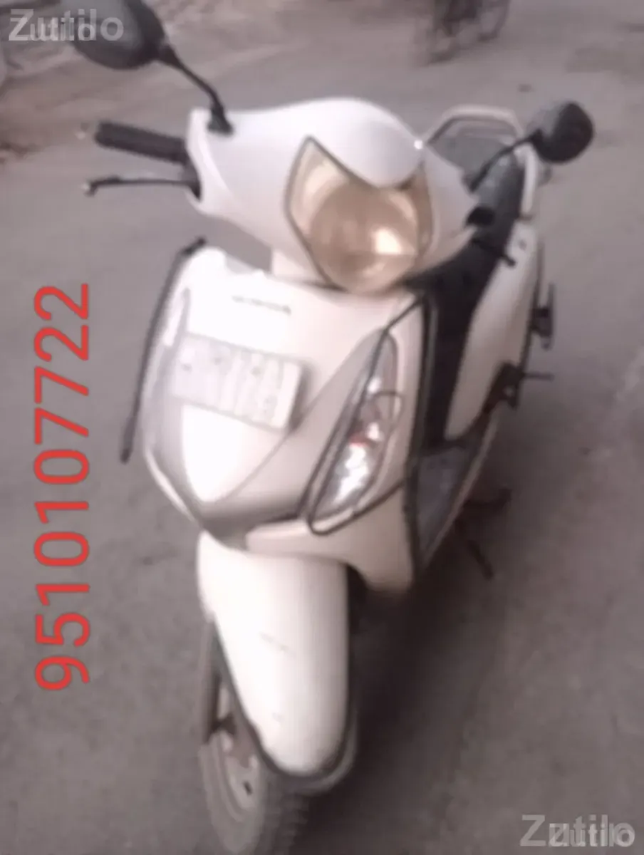Honda Aviator 2013 White Scooter - બાઇક્સ - સુરત શહેર - Image 3