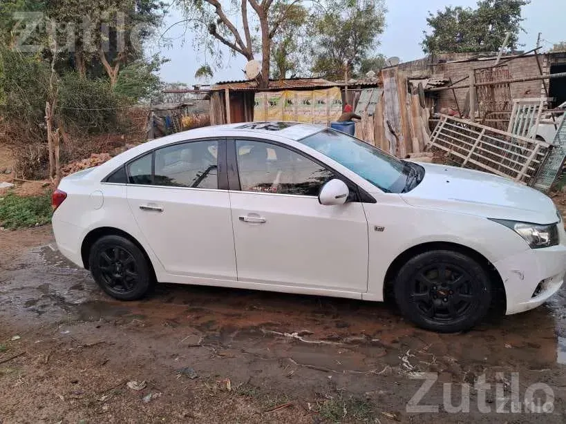 Chevrolet Cruze 2011 Sedan - કાર - વિજાપુર - Image 4
