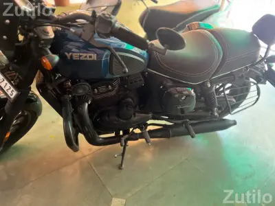 Yezdi Roadster