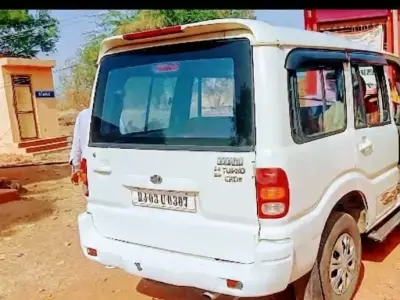 White Mahindra Scorpio SUV White Mahindra Scorpio SUV
