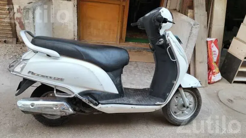 Suzuki Access 2018 White Scooter - Bikes - Jamjodhpur - Image 4