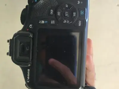 Canon 1300D DSLR with Wi‑Fi Canon 1300D DSLR with Wi‑Fi