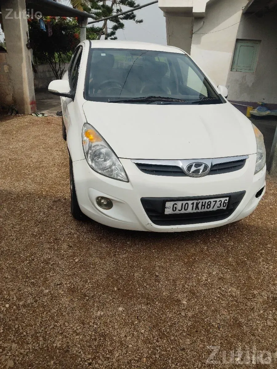 2011 Hyundai i20 White Car - કાર - મોઢવાડા - Image 2