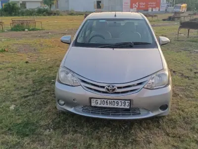 Toyota Etios top model vd Toyota Etios top model vd