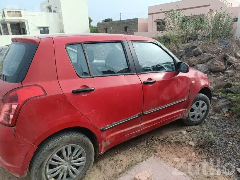 Maruti Suzuki Swift 2006 Red Hatchback - Cars - Anjar - Image 4