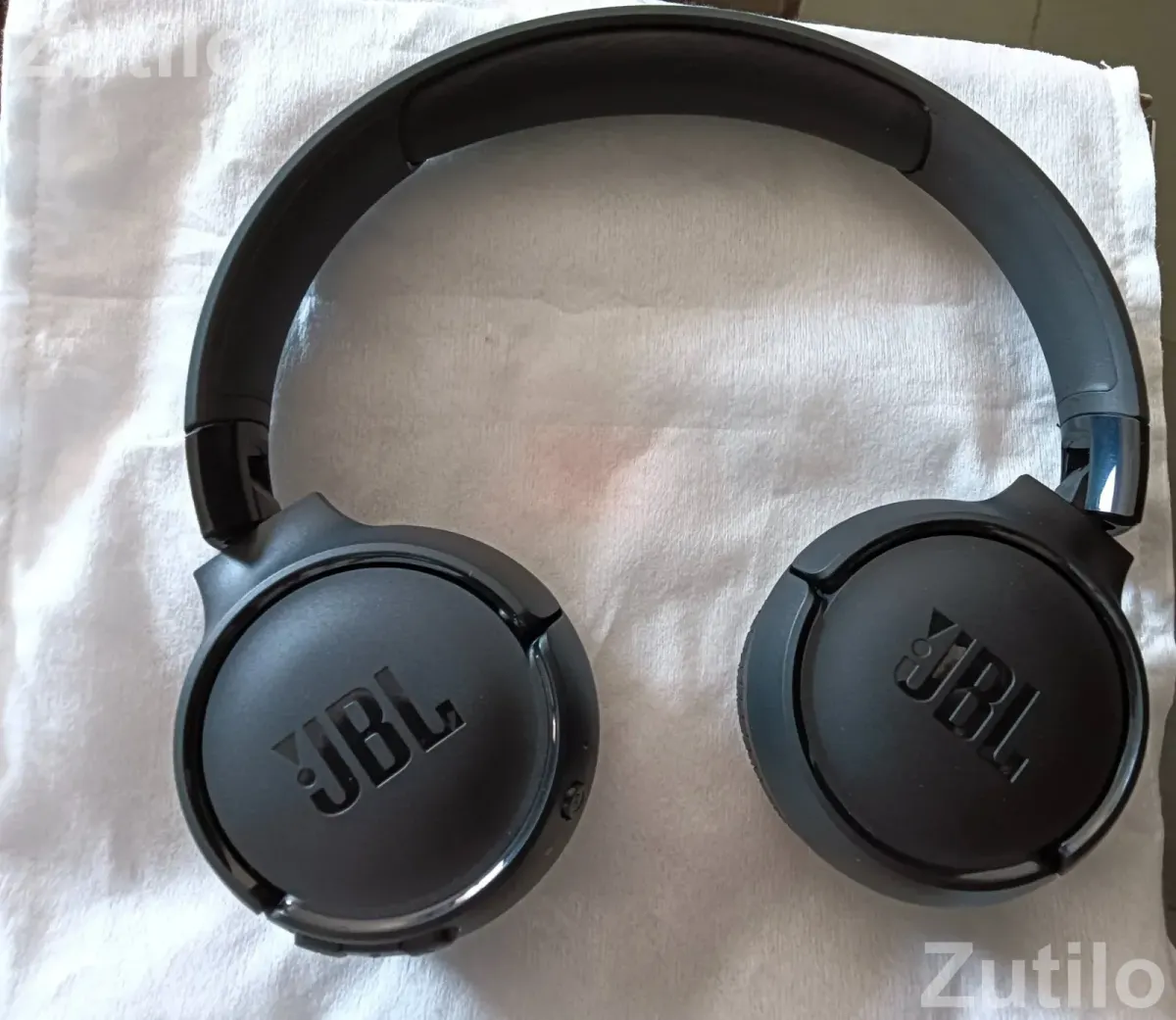 JBL headphones model:Tune520bt - ઇલેક્ટ્રોનિક ઍક્સેસરીઝ - અમદાવાદ શહેર - Image 2