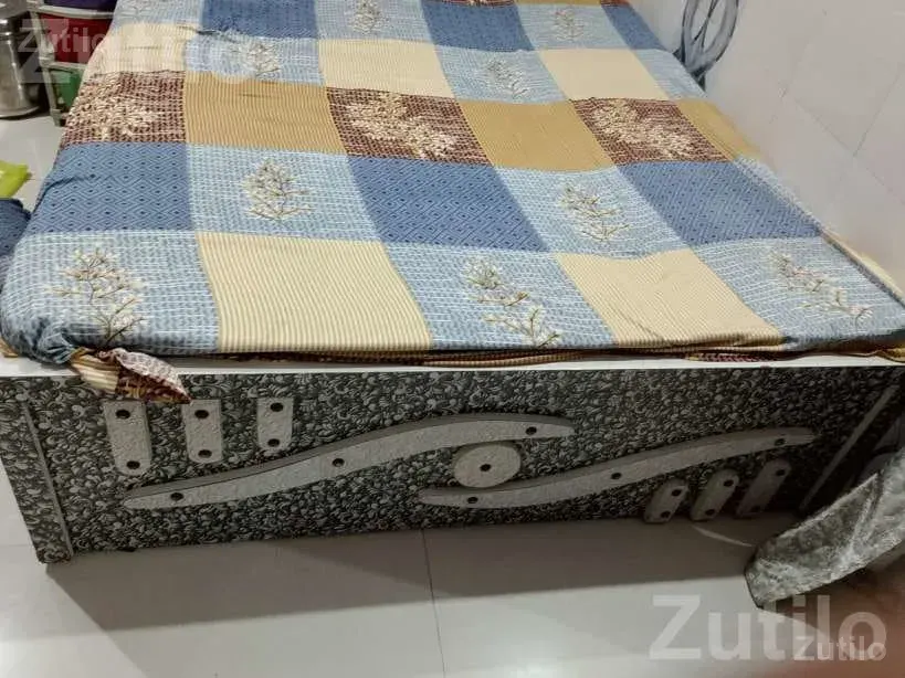 Wooden Cupboard in Good Condition with Mirror - વોર્ડરોબ, કબાટ અને સ્ટોરેજ - રાજકોટ શહેર - Image 3