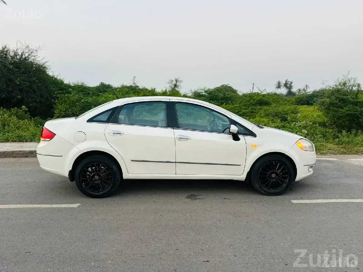 Fiat Linea White Sedan for Sale - Cars - Una - Image 2