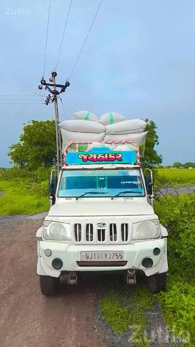 White Mahindra Pickup Cargo Truck - Cars - Bhanvad - Image 3