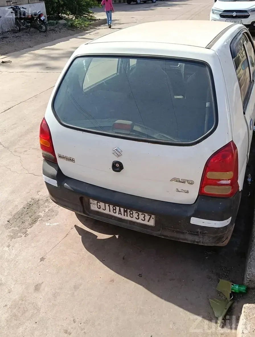 White Maruti Alto 800 – Reliable City Car - કાર - મુન્દ્રા - Image 2