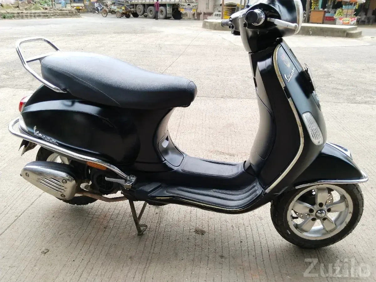 Vespa VX 2016 Black Scooter for Sale - બાઇક્સ - ભેસાણ - Image 3