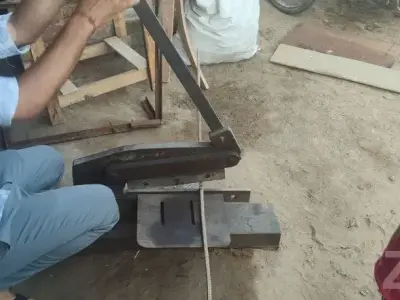 Manual Metal Cutting Machine