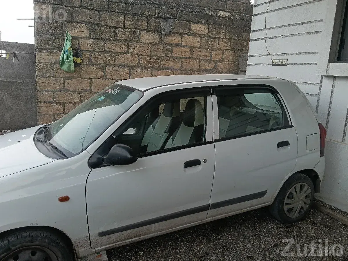 Maruti Suzuki Alto K10 2011 White Hatchback - Cars - Jamjodhpur - Image 2