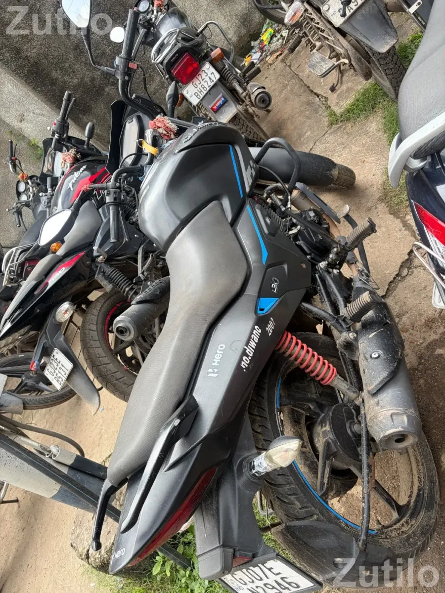 HERO MOTOCORP LTD MODEL:- GLAMOUR XTEC DR COLOUR:-GREY BLUE STRIPE REGISTRATION:-OCTOBER 2023 KILOMETRES:-43,000 OWNERS-1ST - બાઇક્સ - આણંદ - Image 2