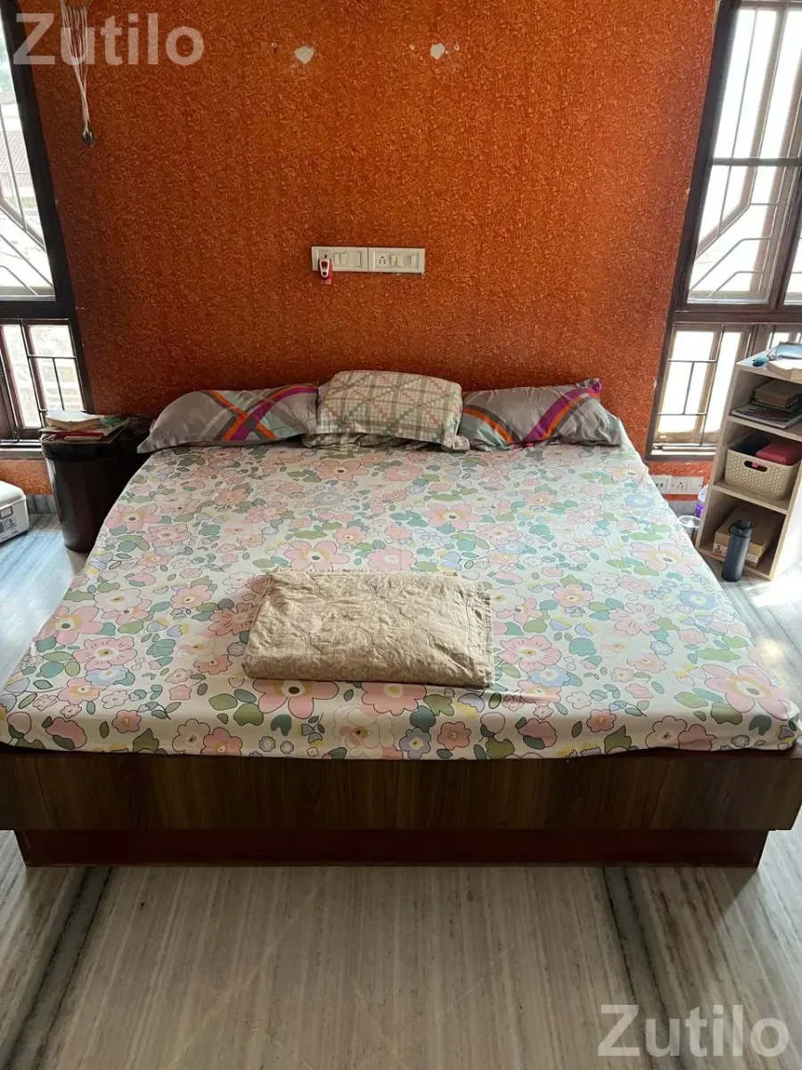King Size Bed for sale. With Mattress. Wodden Bed. Excellent Condition. - Beds & Mattresses - Surat City - Image 2