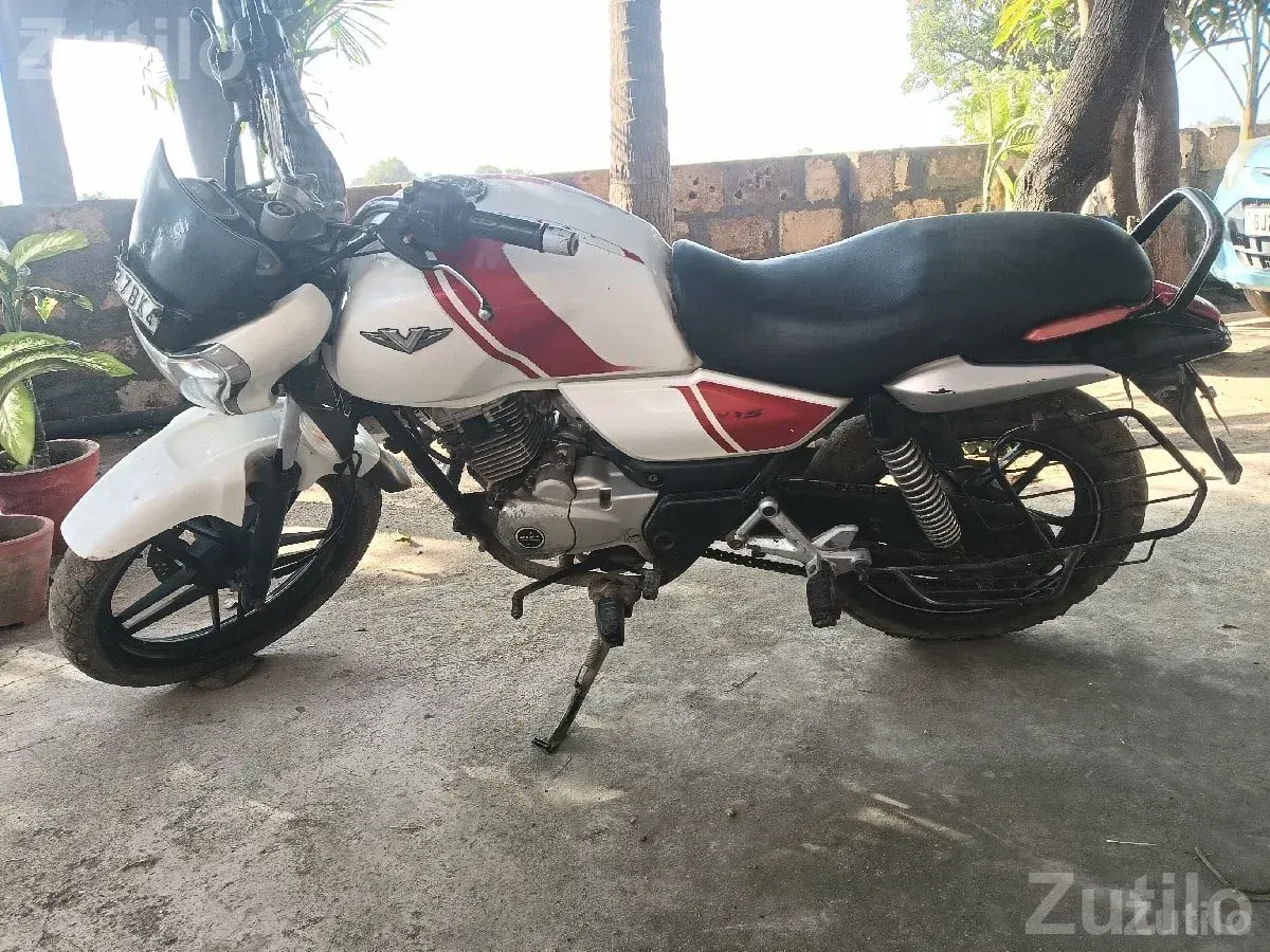 Used Commuter Motorcycle White and Red - બાઇક્સ - પોરબંદર - Image 3
