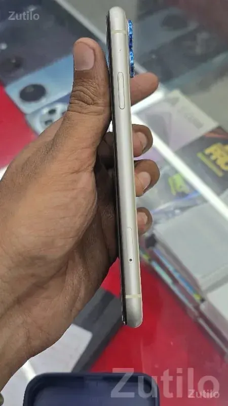 White Apple iPhone 11 Dual Camera - મોબાઇલ ફોન - લાઠી - Image 3