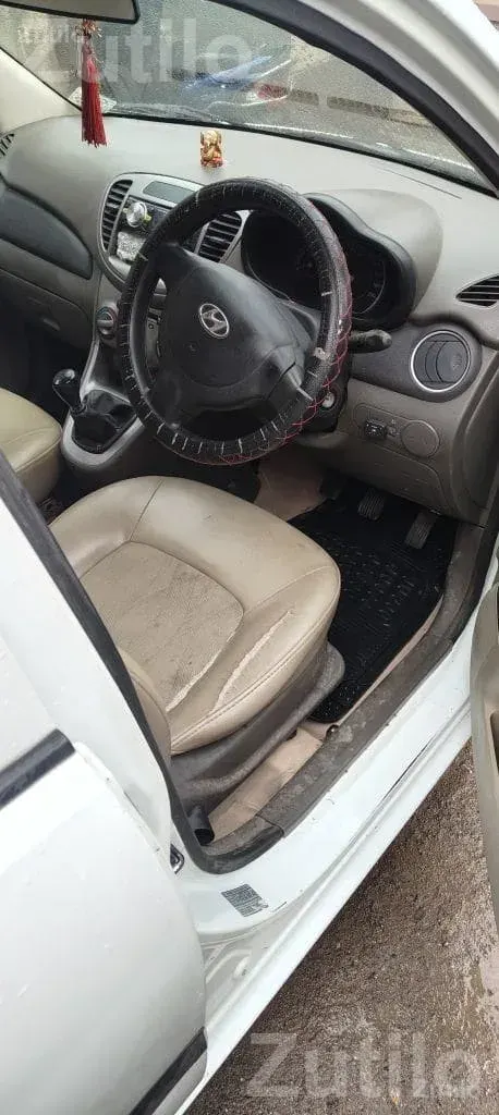 2013 Hyundai i10 Petrol CNG Hatchback - કાર - લાઠી - Image 4