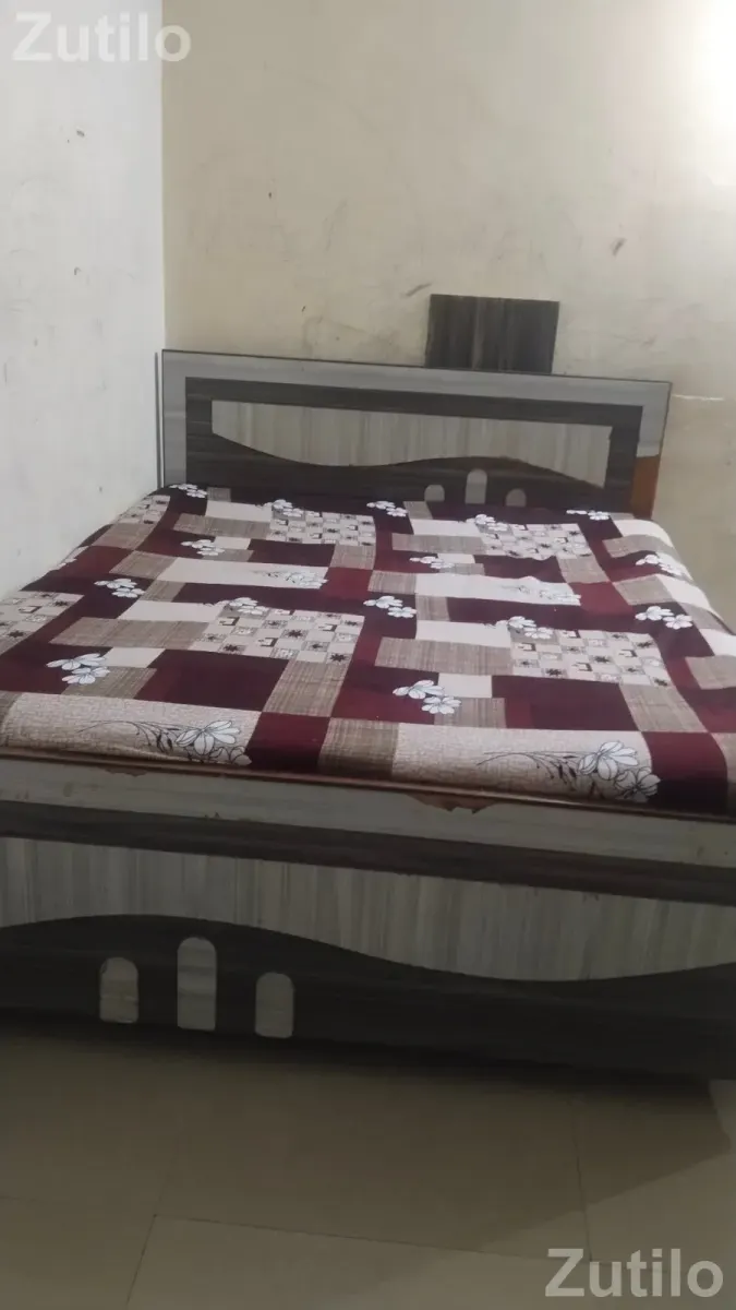 Best Quality wooden bed 5×6 with storage and cotton mattress - પલંગ અને ગાદલા - સુરત શહેર - Image 2