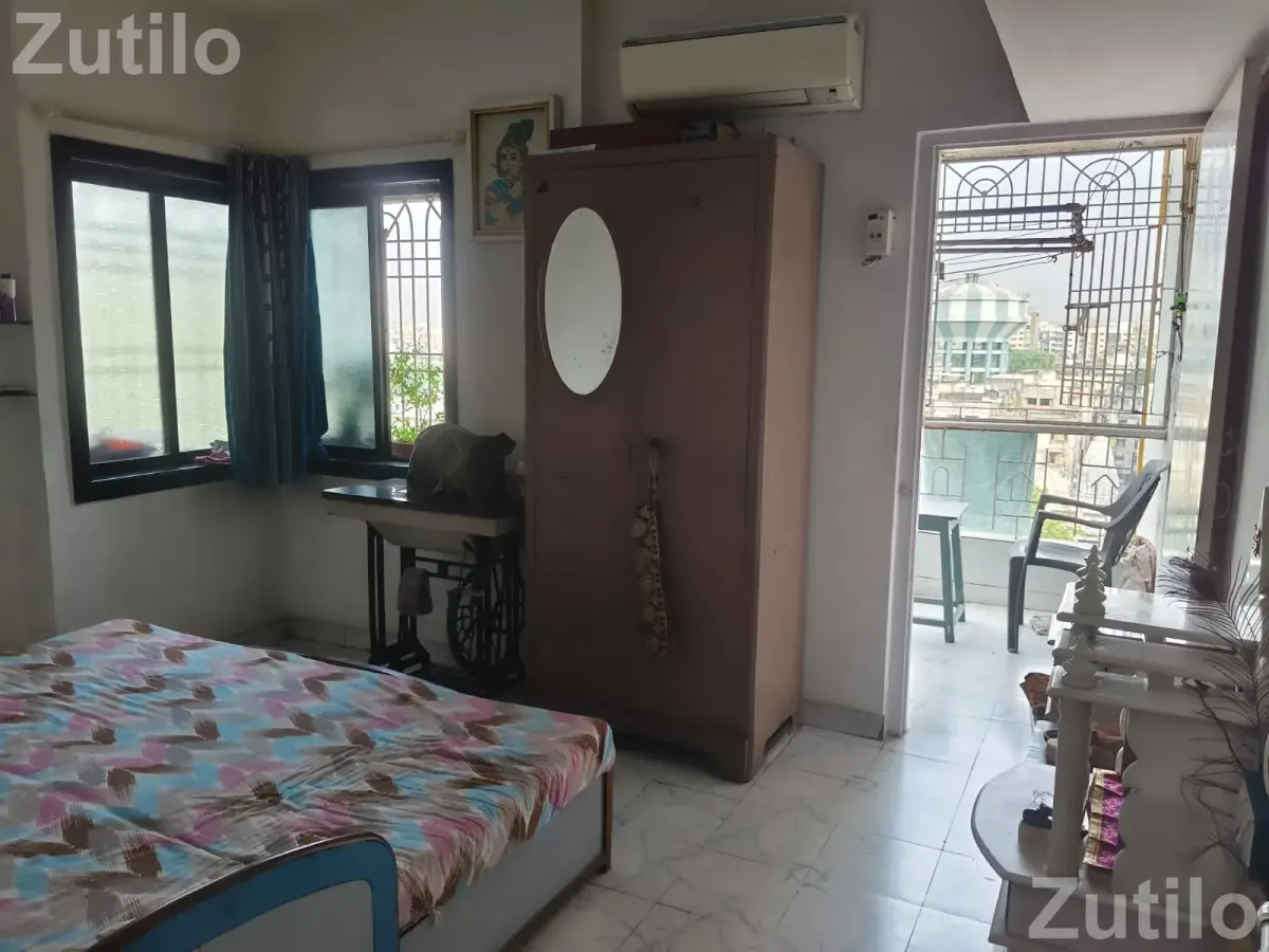 1410 sqft MAIN ROAD SIDE 2 BHK FLAT FOR SALE - House for Sale - Surat City - Image 5
